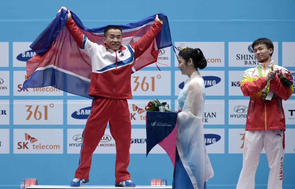 Il nordcoreano sul podio. AP